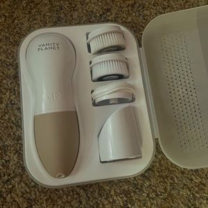 Vanity Planet Face Brush